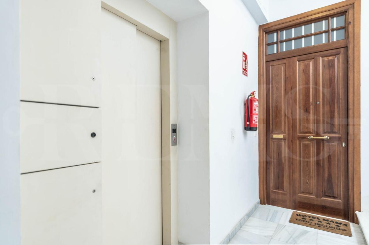 Duplex With Private Terrace & Views - Center By Rems Apartment
