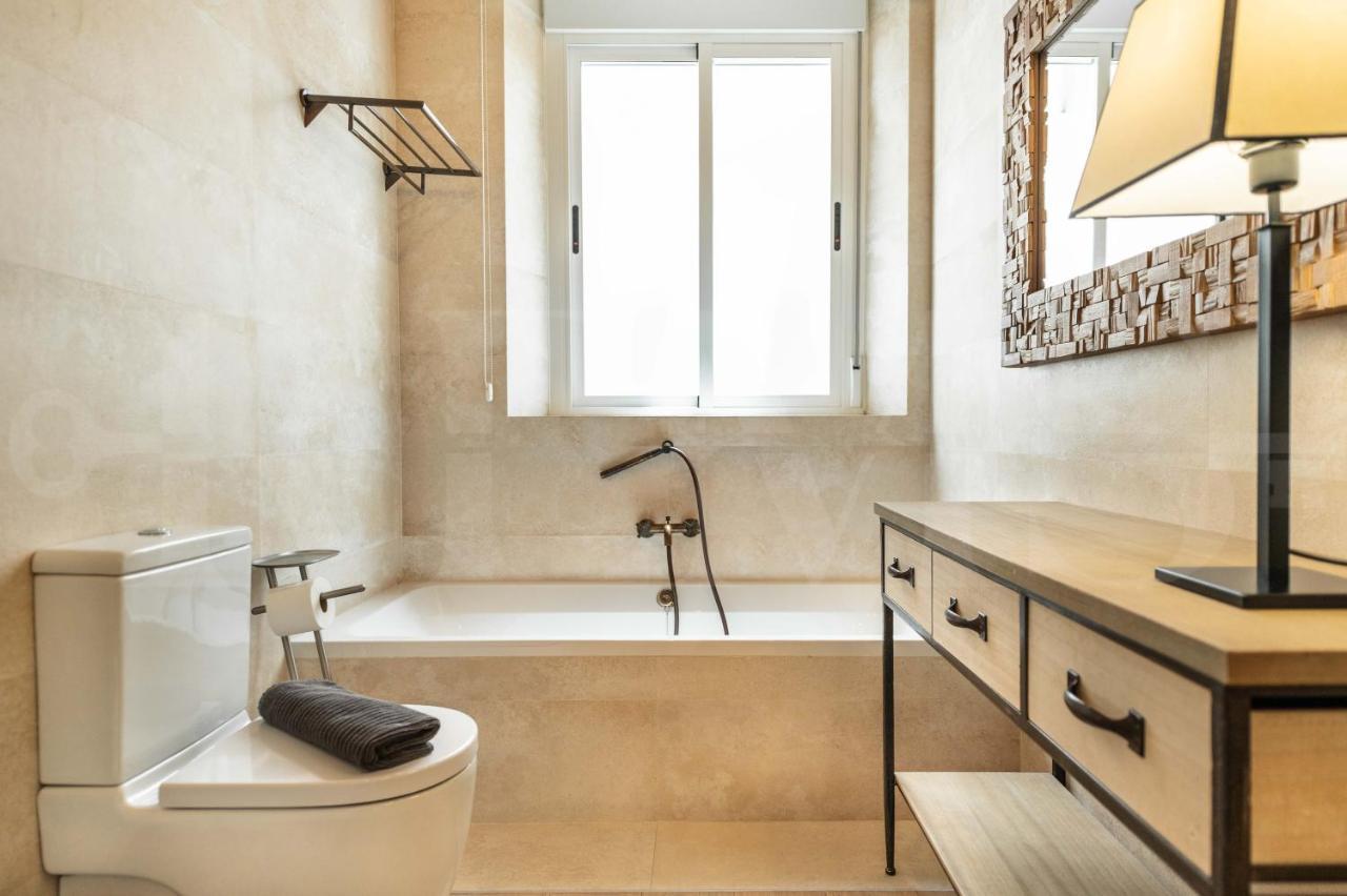 Duplex With Private Terrace & Views - Center By Rems *